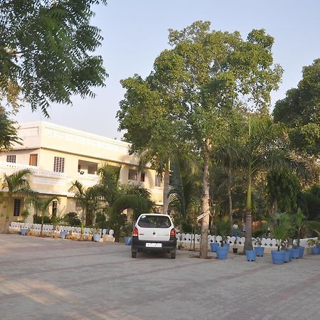 Hotel Eagle Nest Bharatpur Exterior foto