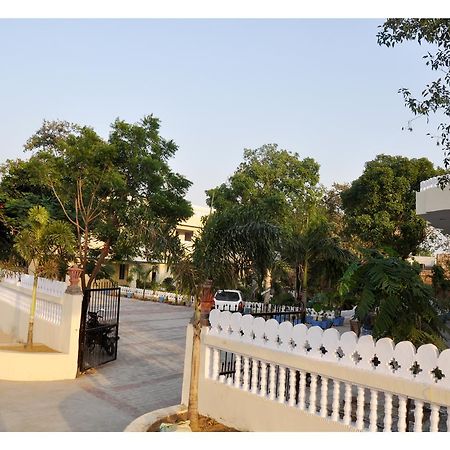 Hotel Eagle Nest Bharatpur Exterior foto